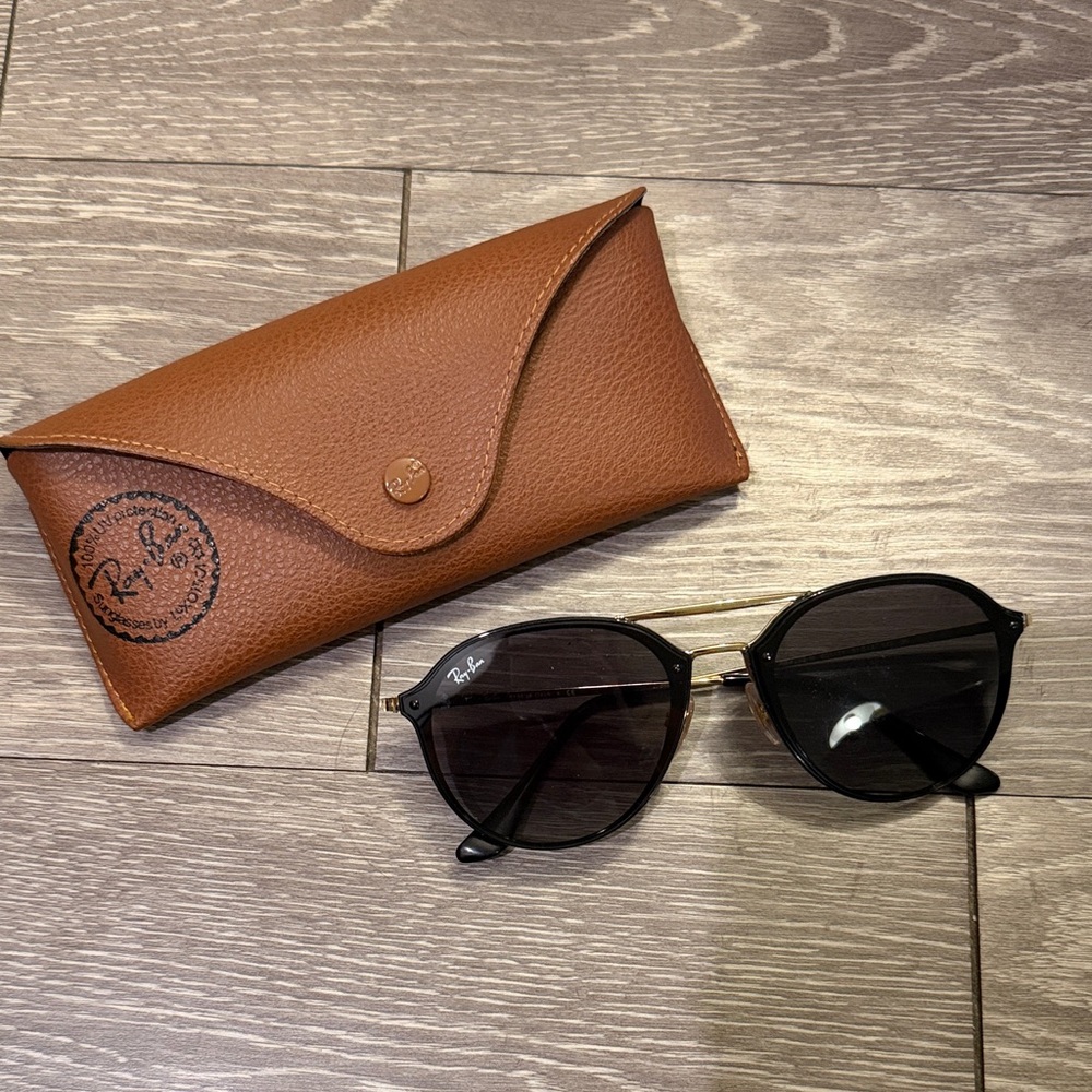 Ray-Ban Black Sunglasses with Brown Case